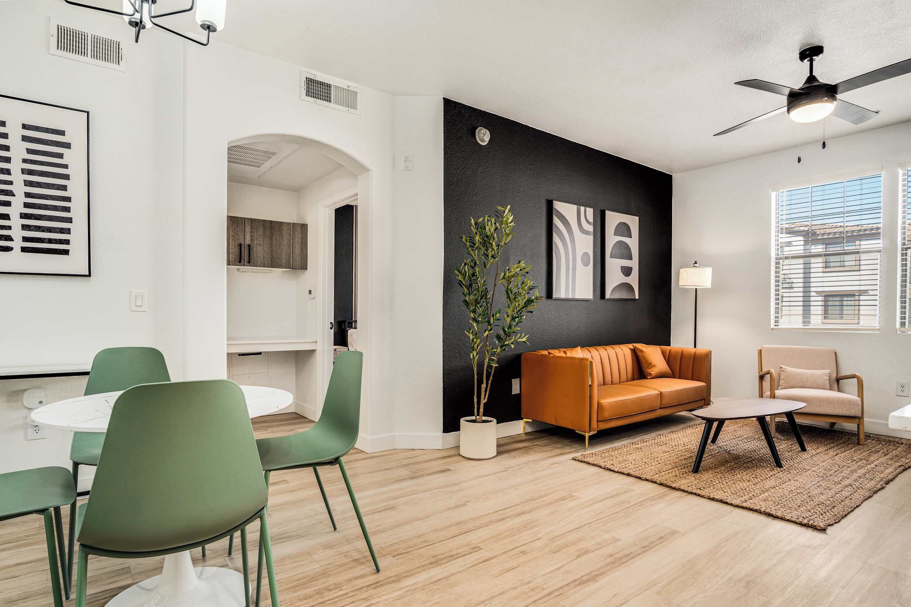 Televisión y oficina 