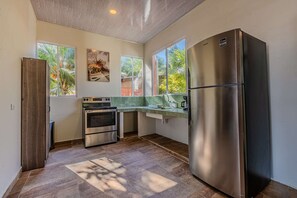 Fridge, stovetop, coffee/tea maker