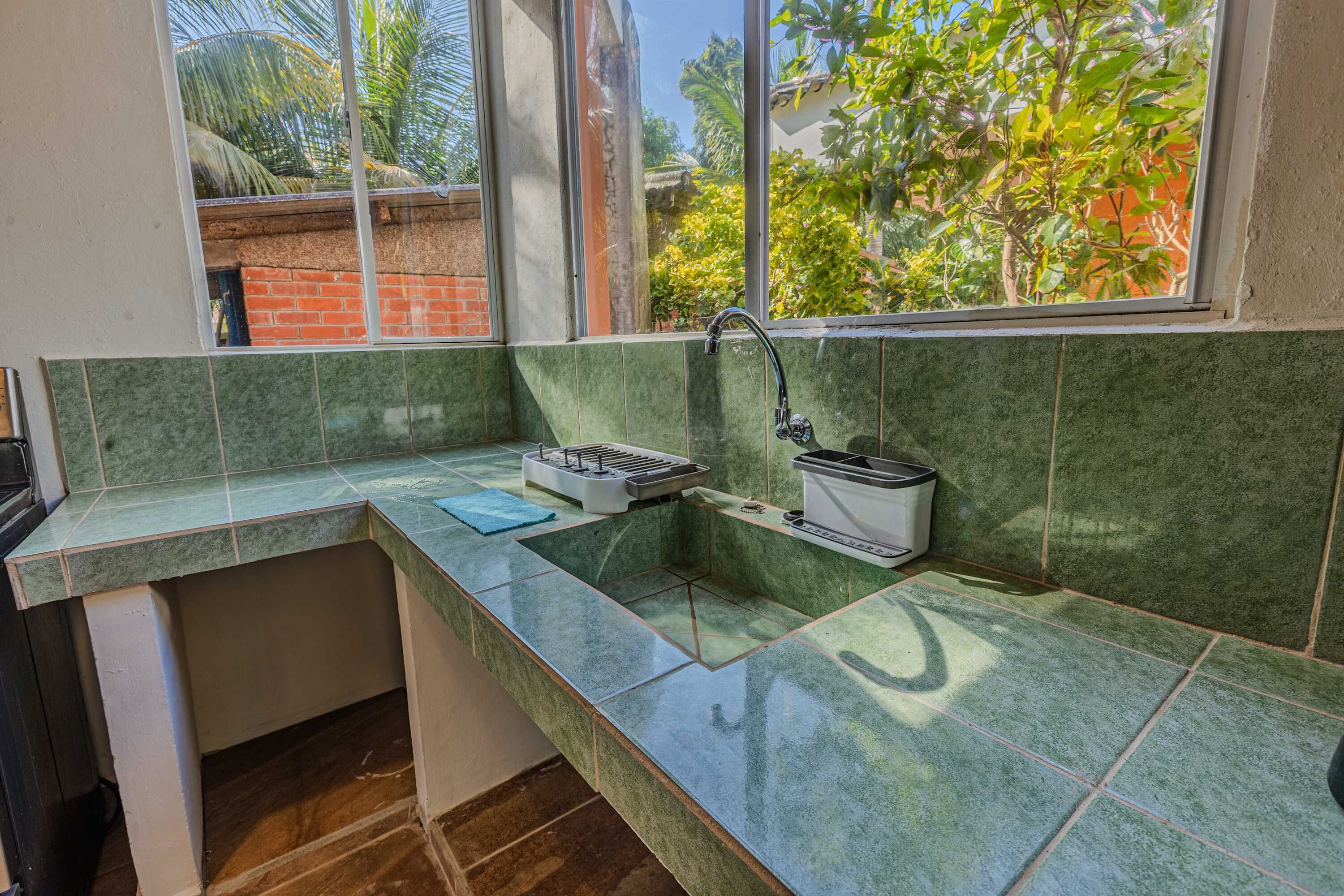 Fridge, stovetop, coffee/tea maker