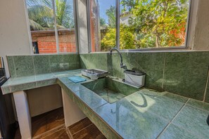 Refrigerador, placa de cocina, cafetera/tetera