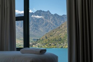 3 bedrooms, iron/ironing board, travel cot, WiFi