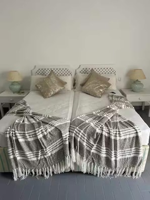 2 slaapkamers, een strijkplank/strijkijzer, gratis wifi, beddengoed