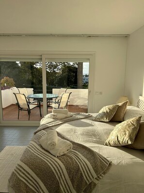 2 bedrooms, iron/ironing board, free WiFi