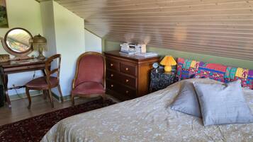 1 slaapkamer, een strijkplank/strijkijzer, wifi, beddengoed