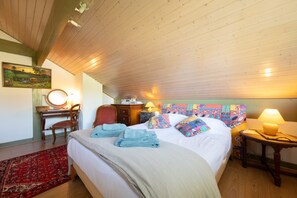 1 slaapkamer, een strijkplank/strijkijzer, wifi, beddengoed