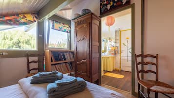 1 slaapkamer, een strijkplank/strijkijzer, wifi, beddengoed