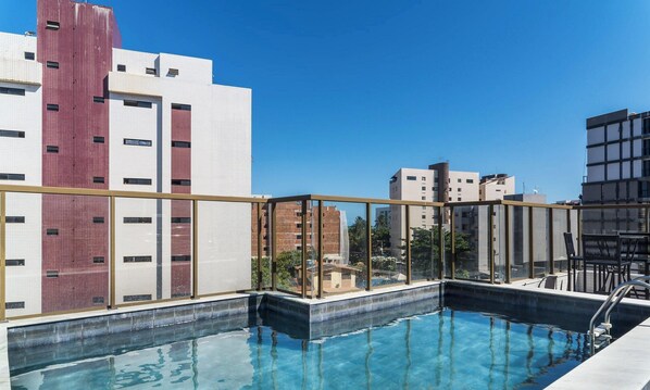 Pool - Apto a 2 min da Praia em cond. c/piscina PTA0104 (Cabedelo)
