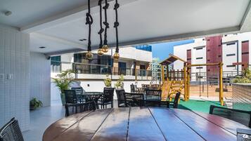 Basic Apartment | Outdoor dining