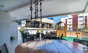 Outdoor dining - Apto a 2 min da Praia em cond. c/piscina PTA0104 (Cabedelo)