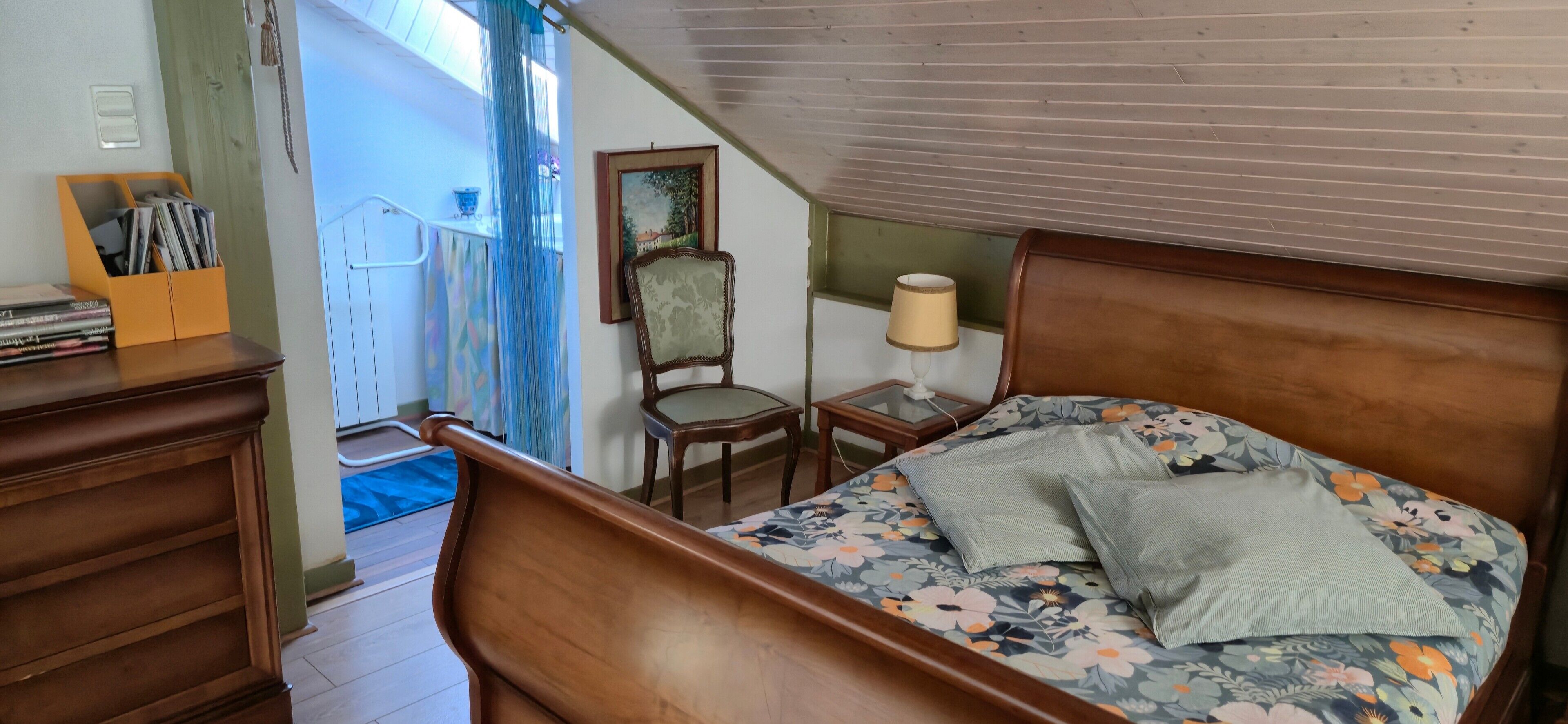 1 habitación, tabla de planchar con plancha, wifi y ropa de cama 