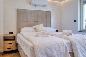Exclusive Apartment, 3 Bedrooms | Laptop workspace, free WiFi, bed sheets