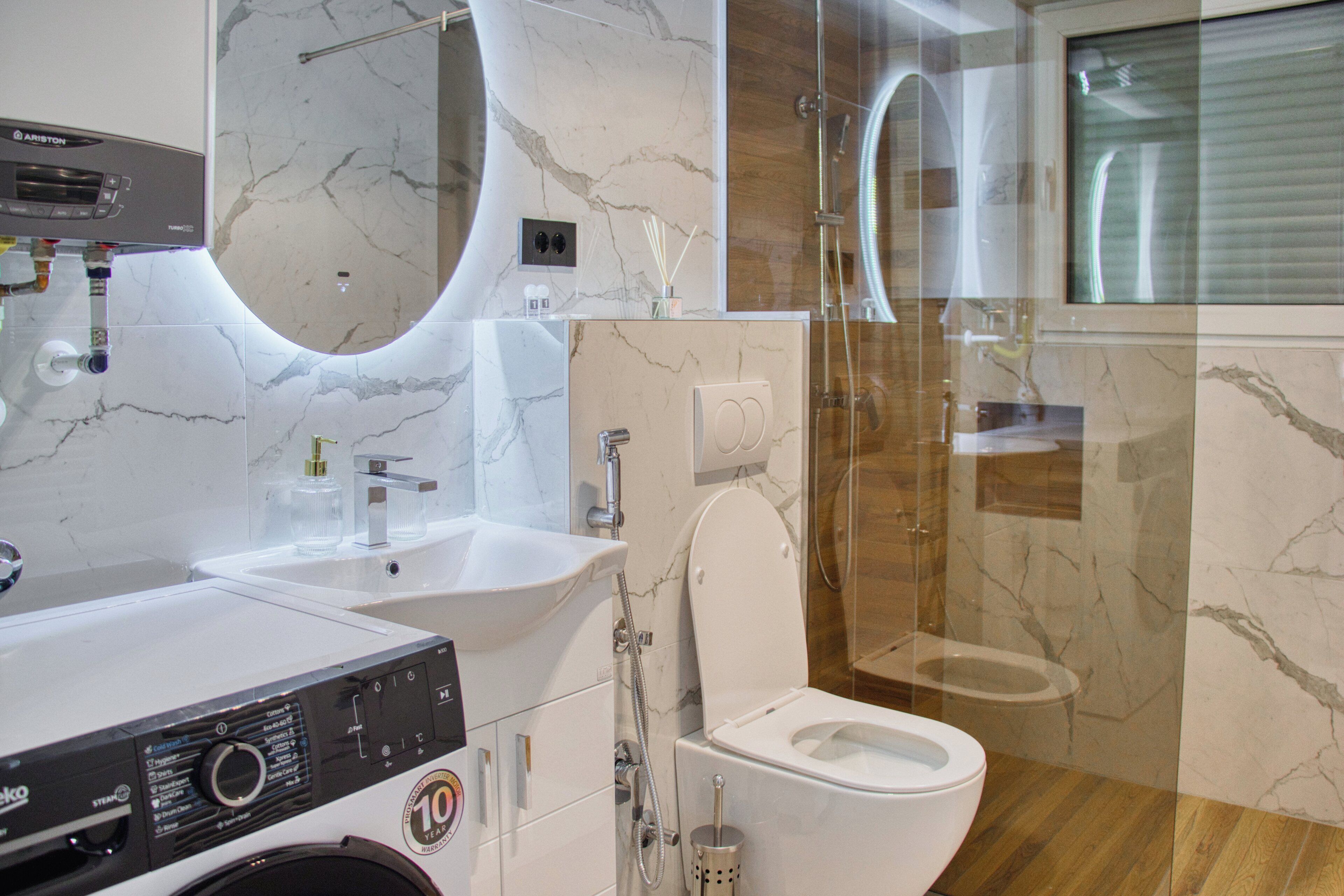 Exclusive Apartment, 2 Bedrooms | Bathroom | Shower, rainfall showerhead, free toiletries, hair dryer