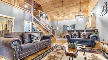 Casa família, 3 quartos, varanda, vista para a montanha | Sala de estar | Smart TV 55 polegadas com canais digitais, lareira, console de videogame