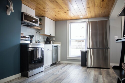 Beautiful 2 bedroom home, Walk to Downtown Mt. Airy!