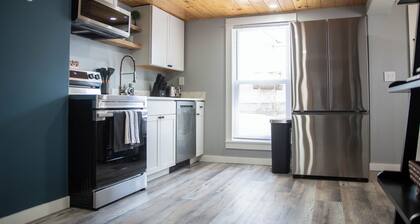 Beautiful 2 bedroom home, Walk to Downtown Mt. Airy!