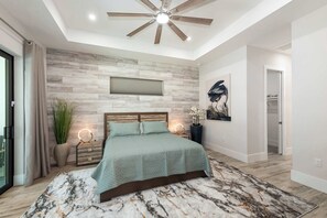 4 bedrooms, desk, WiFi, bed sheets