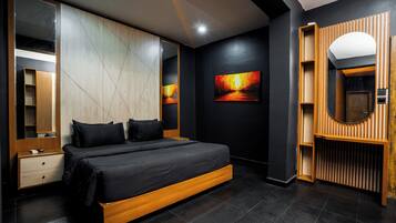 Standard Apartment | In-room safe, desk, laptop workspace, free WiFi