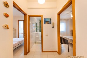 2 bedrooms, iron/ironing board, WiFi