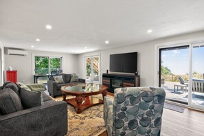 Vila, 3 quartos | Área de estar | Smart TV, serviços de streaming