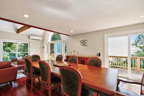 Villa, 3 Bedrooms | Dining