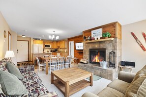 Appart'hôtel, 2 chambres | Coin séjour