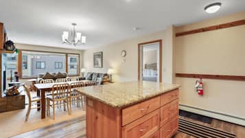 Condo, 2 Bedrooms | Interior