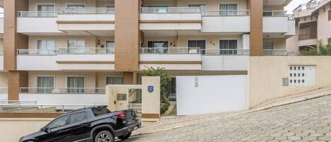 Basic Apartment | Exterior