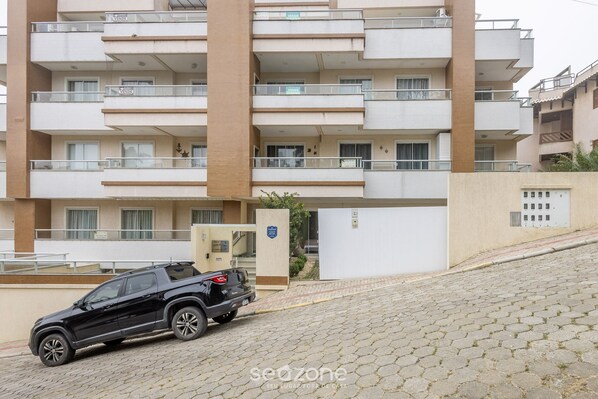 Basic Apartment | Exterior