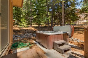 House, 4 Bedrooms | Terrace/patio