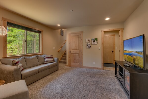 House, 4 Bedrooms | Living area