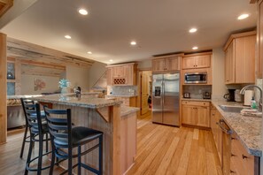 Private kitchen - The Westlands Lodge 1135ac 4 Bedroom Home (South Lake Tahoe)