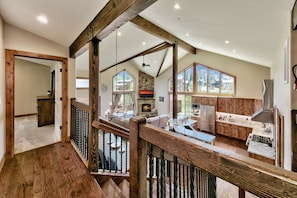 Interior - 1008c Mountain View Retreat 5 Bedroom Home (South Lake Tahoe)