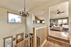 House, 4 Bedrooms | Living area