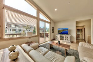 House, 4 Bedrooms | Living area