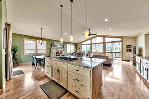 House, 4 Bedrooms | Interior