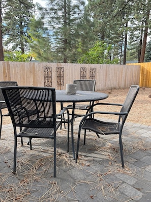House, 3 Bedrooms | Outdoor dining