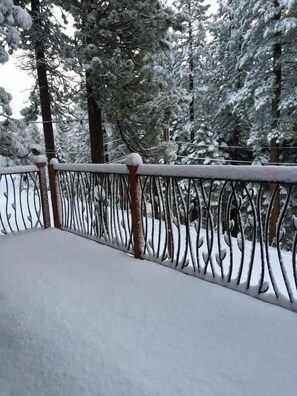 House, 4 Bedrooms | Property grounds