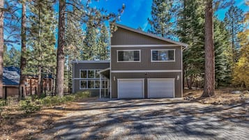 Nhà, 5 phòng ngủ | Ngoại thất