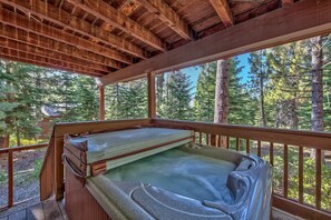 House, 3 Bedrooms | Outdoor spa tub