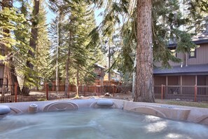 Maison, 3 chambres | Bain à remous extérieur