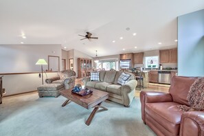 Maison, 3 chambres | Coin séjour