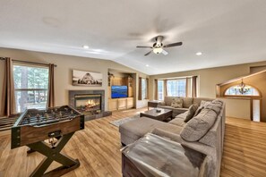 House, 4 Bedrooms | Living area