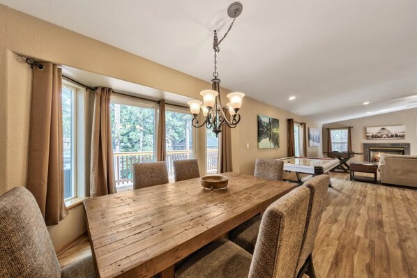 ハウス 4 ベッドルーム | レストラン