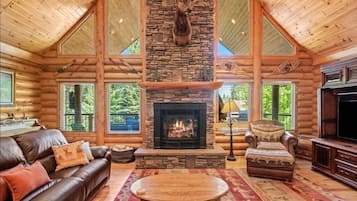 Una televisión, una chimenea, una mesa de tenis de mesa