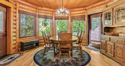 Nature's Delight, Family-Friendly Cabin w/ Private
