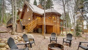 A log cabin with a deck, outdoor seating, and a fire pit. - Nature's Delight, Private Family-Friendly Cabin (McCall)