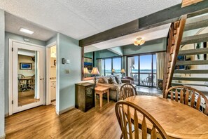 Townhome, 1 Bedroom | Living area