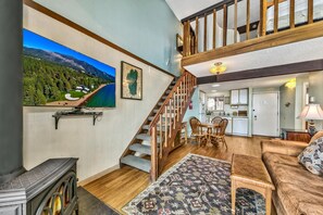 Townhome, 1 Bedroom | Living area