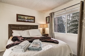2 bedrooms, iron/ironing board, free WiFi