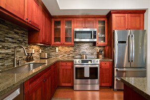 Condo, 3 Bedrooms | Private kitchen | Coffee/tea maker, fridge, oven, toaster